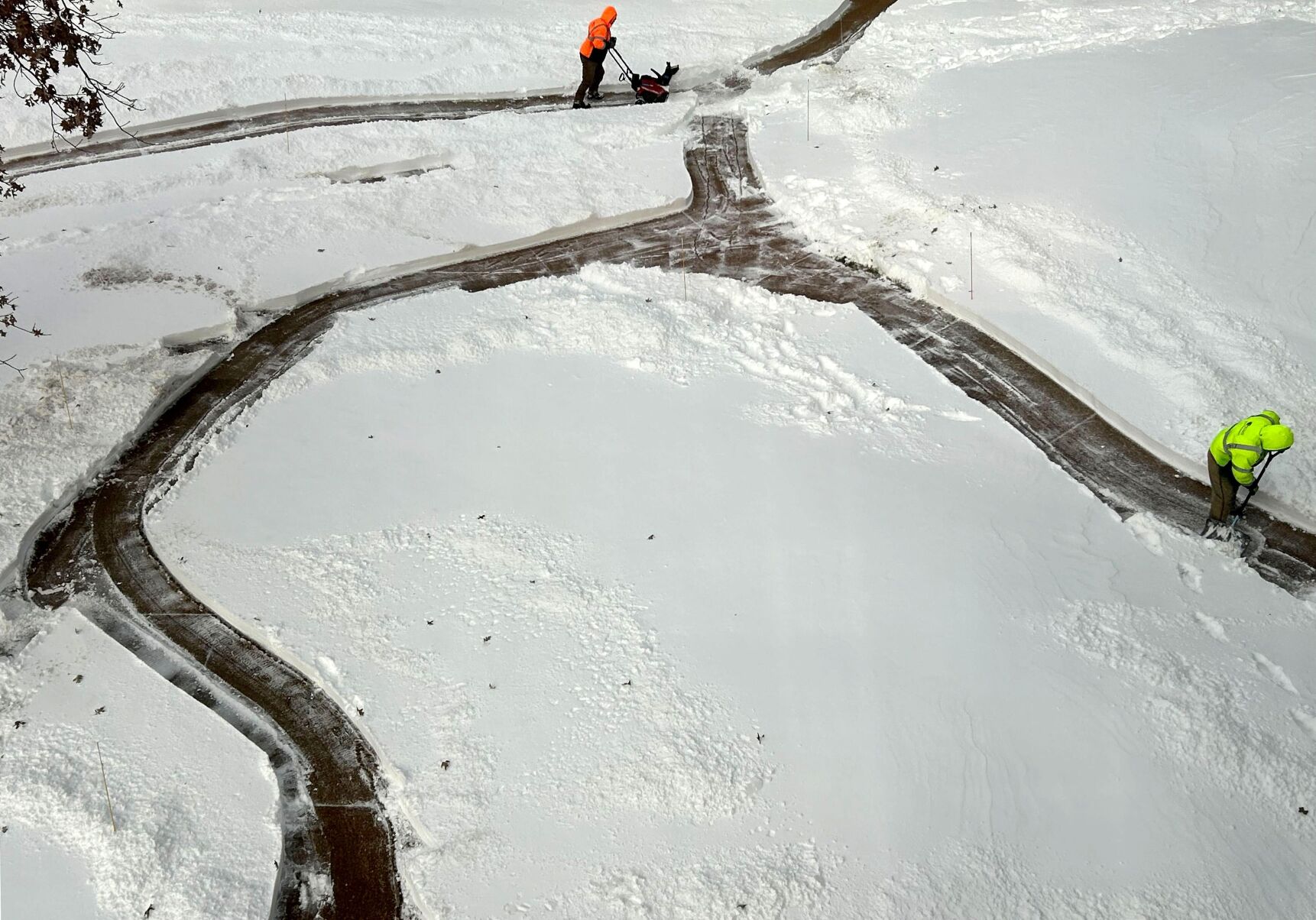 Cleanup after winter storm dumps on ÃÛÑ¿´«Ã½